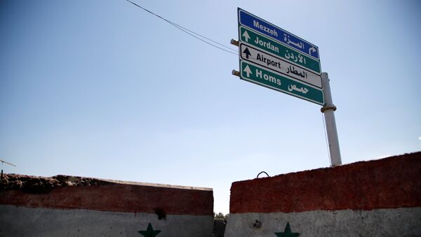 A road sign that shows the direction to Homs is seen in Damascus, Syria April 7, 2017 - Sputnik Mundo