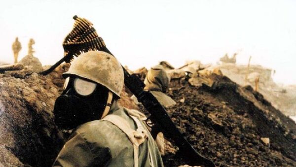 Soldado iraní durante la guerra Irán-Irak (archivo) - Sputnik Mundo