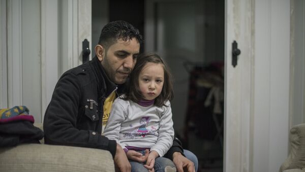 Familia de refugiados sirios - Sputnik Mundo
