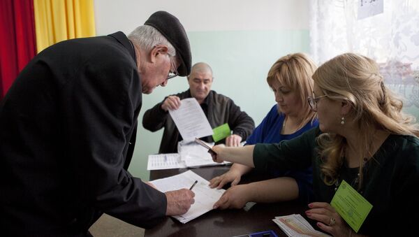 Un colegio electoral en Tsjinval - Sputnik Mundo