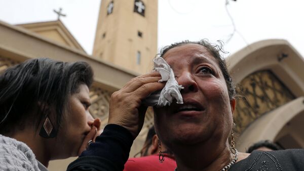 Unas mujeres tras la explosión en la ciudad egipcia de Tanta - Sputnik Mundo