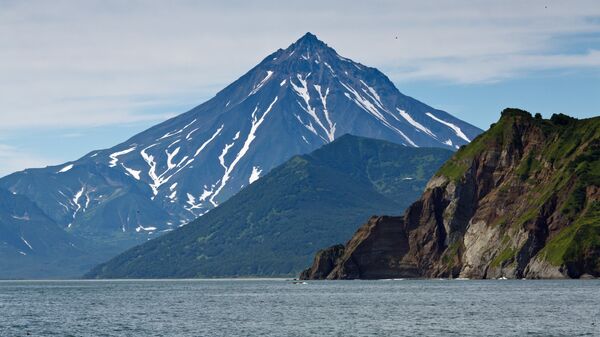 Volcán Viliuchinski en Kamchatka - Sputnik Mundo