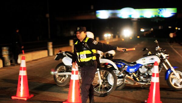 La policía de El Salvador cierra carretera Panamericana por el sismo - Sputnik Mundo