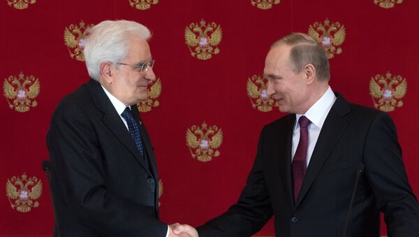 Sergio Mattarella, presidente de Italia y  Vladímir Putin, presidente de Rusia - Sputnik Mundo