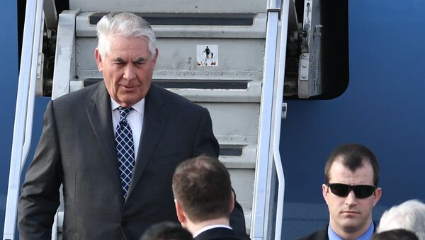 Rex Tillerson, secretario de Estado de EEUU, aterriza en Moscú - Sputnik Mundo