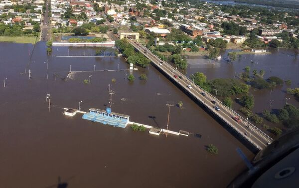 Edificios enteros se quedaron sumergidos en las inundaciones al norte de Uruguay - Sputnik Mundo