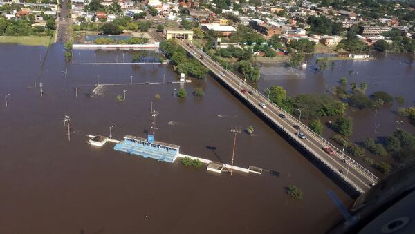 Edificios enteros se quedaron sumergidos en las inundaciones al norte de Uruguay (archivo) - Sputnik Mundo