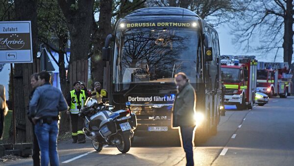 Autobús del Borrusia de Dortmund después de la explosión - Sputnik Mundo