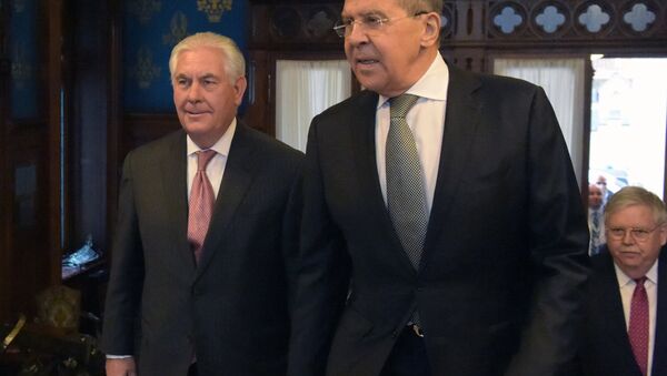 Rex Tillerson, secretario de Estado de EEUU, y Serguéi Lavrov, canciller ruso - Sputnik Mundo