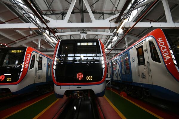 El mejor metro del mundo: estrenan innovadores trenes en Moscú - Sputnik Mundo