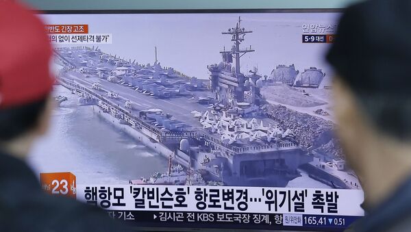 El portaviones estadounidense USS Carl Vinson en la televisión surcoreana - Sputnik Mundo