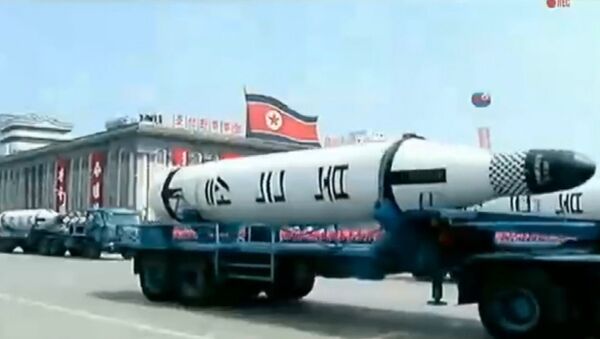 Kim Jong-un realiza 'inspección' de sus arsenales - Sputnik Mundo