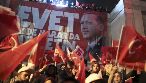 Los partidarios del presidente turco Erdogan - Sputnik Mundo