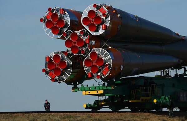 El cohete portador Soyuz FG, en la rampa de lanzamiento del cosmódromo de Baikonur - Sputnik Mundo