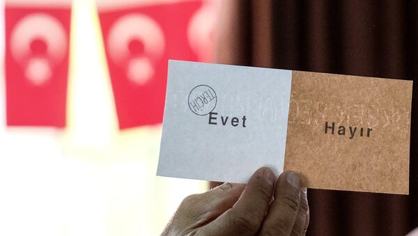 Papeletas del referéndum en Turquía (archivo) - Sputnik Mundo