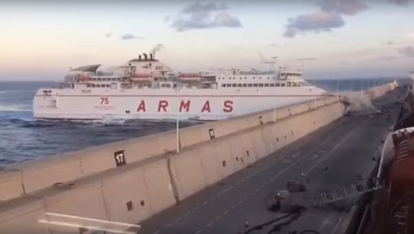 Un ferry colisiona con el puerto de Las Palmas de Gran Canaria - Sputnik Mundo