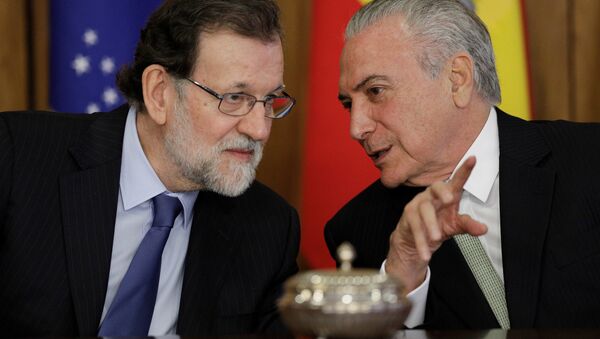 El presidente del Gobierno español  Mariano Rajoy con su homólogo brasileño, Michel Temer, durante su visita a Brasil - Sputnik Mundo