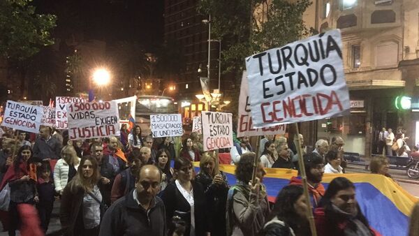 Marcha en Uruguay por el reconocimiento del genocidio armenio en 1915 - Sputnik Mundo