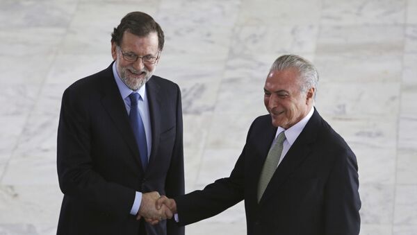 El presidente del Gobierno español Mariano Rajoy con su homólogo brasileño, Michel Temer, durante su visita a Brasil - Sputnik Mundo