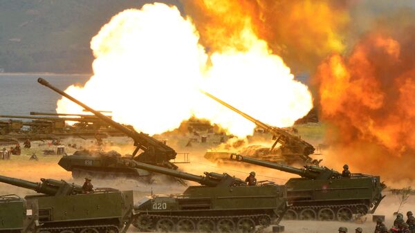 La artillería de Corea del Norte durante los ejercicios de tiro celebrados con motivo del 85 aniversario de sus FFAA - Sputnik Mundo