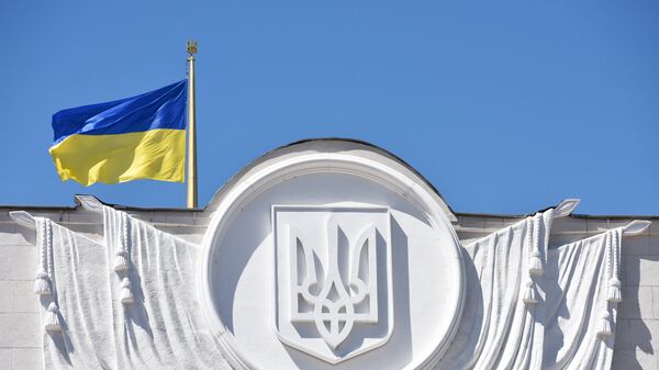 La bandera de Ucrania en el edificio de Rada Suprema en Kiev (archivo) - Sputnik Mundo