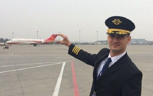 Dmitri Radáev, piloto ruso de la aerolínea Chengdu Airlines - Sputnik Mundo
