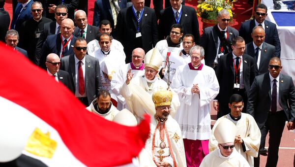 El papa Francisco en la misa en El Cairo - Sputnik Mundo