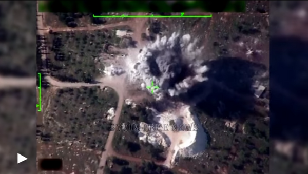La aviación siria hace añicos las posiciones de los terroristas - Sputnik Mundo