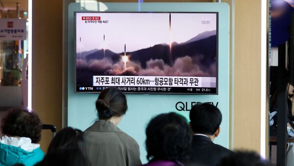 Lanzamineto de misiles por Corea del Norte - Sputnik Mundo
