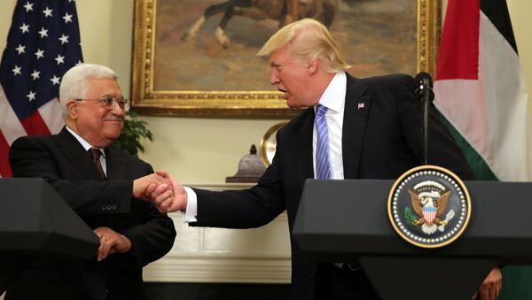 El presidente de EEUU, Donald Trump, con su par palestino Mahmud Abas - Sputnik Mundo