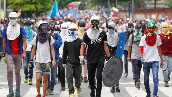 Una manifestación antigubernamental en Caracas - Sputnik Mundo