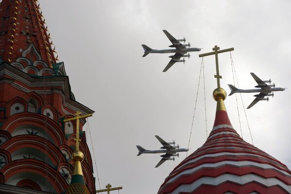 Ensayo de la aviación para el desfile del Día de la Victoria - Sputnik Mundo