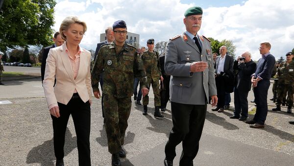 La ministra de Defensa alemana von der Leyen visita Illkirch-Graffenstaden - Sputnik Mundo