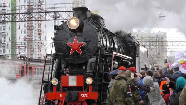 Encuentro de dos trenes &apos;Ejército de la Victoria&apos; - Sputnik Mundo