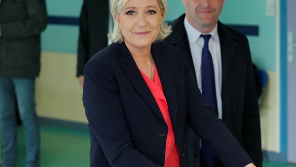 Marine Le Pen vota en la segunda vuelta electoral de Francia - Sputnik Mundo