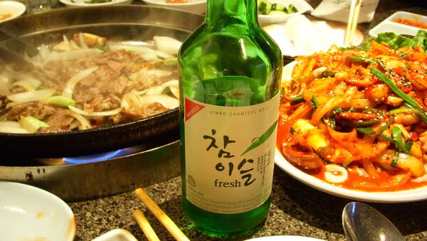 Soju, bebida alcohólica coreana - Sputnik Mundo