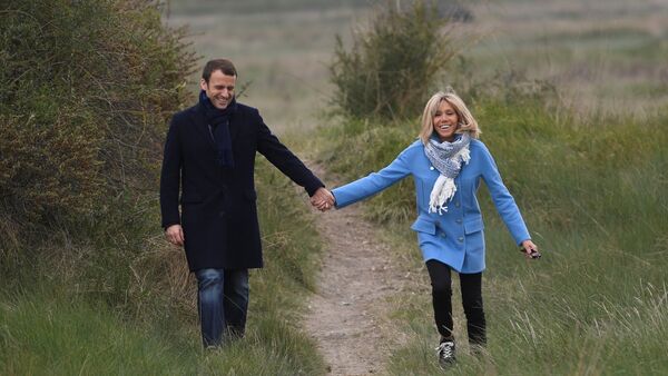 Emmanuel Macron y Brigitte Trogneux - Sputnik Mundo
