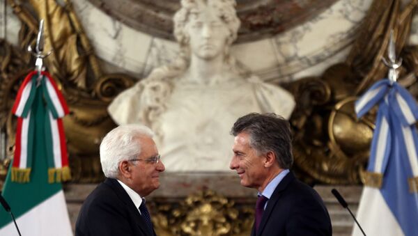 El presidente argentino Mauricio Macri recibe en la sede de Gobierno a su par italiano, Sergio Mattarella - Sputnik Mundo