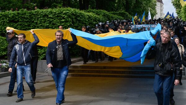 Los radicales ucranianos protestan contra la celebración del Día de la Victoria - Sputnik Mundo