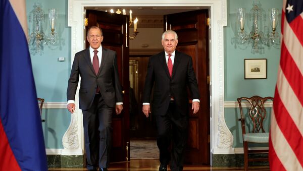 Ministro de Exteriores de Rusia, Serguéi Lavrov, y secretario de Estado de EEUU, Rex Tillerson - Sputnik Mundo