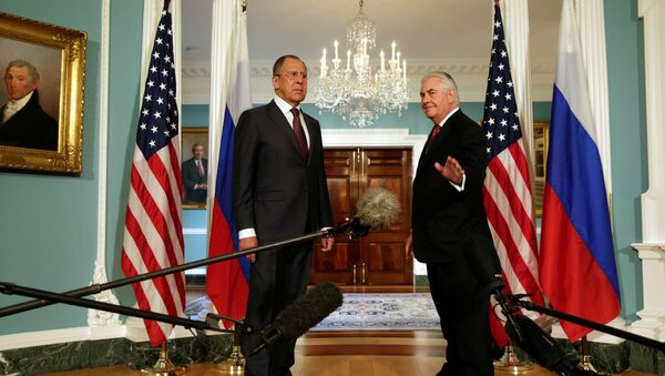 Serguéi Lavrov, ministro de Exteriores de Rusia, y Rex Tillerson, secretario de Estado de EEUU (archivo) - Sputnik Mundo