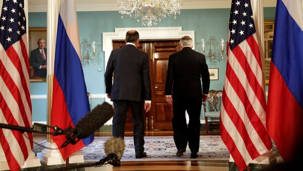 Ministro de Exteriores de Rusia, Serguéi Lavrov, y secretario de Estado de EEUU, Rex Tillerson - Sputnik Mundo