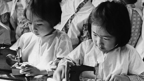 Niñas coreanas en la escuela durante la época de la URSS - Sputnik Mundo