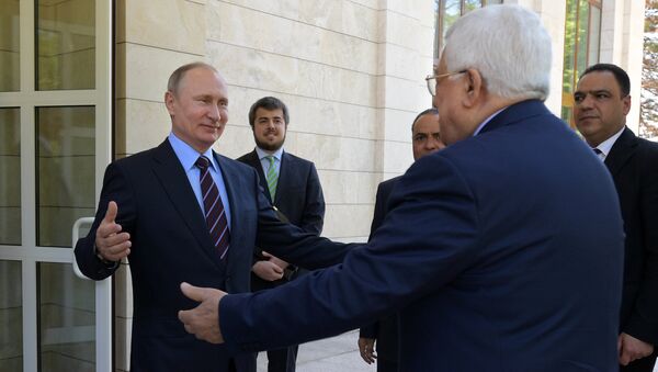 Vladímir Putin, presidente de Rusia, y Mahmud Abás, presidente de Palestina - Sputnik Mundo