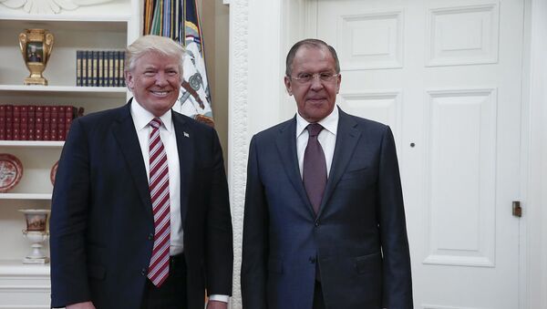 El canciller ruso, Serguéi Lavrov, y el presidente de EEUU, Donald Trump - Sputnik Mundo