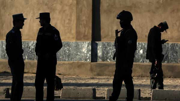 In this Saturday, Feb. 27, 2016 file photo, Afghan National police stand at the site of a suicide attack near the Defense Ministry compound, in Kabul, Afghanistan. - Sputnik Mundo