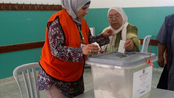 Las mujeres de Cisjordania votan en las elecciones municipales - Sputnik Mundo