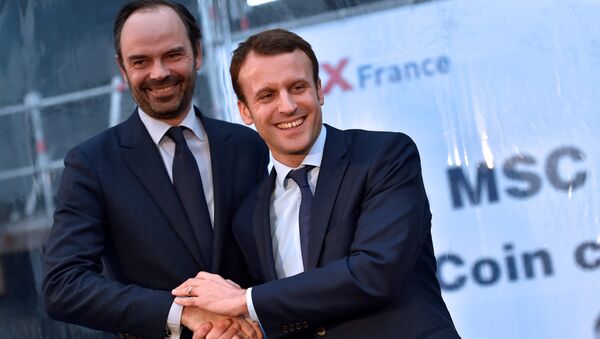 El presidente de Francia, Emmanuel Macron con Édouard Philippe - Sputnik Mundo