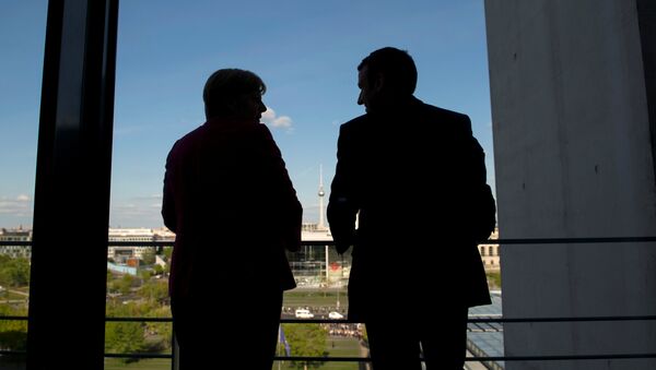Ángela Merkel, canciller de Alemania, y Emmanuel Macron, presidente electo de Francia - Sputnik Mundo