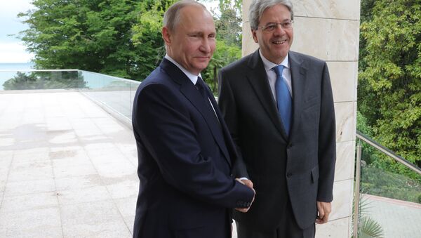 Vladímir Putin, presidente de Rusia, y Paolo Gentiloni, primer ministro de Italia - Sputnik Mundo